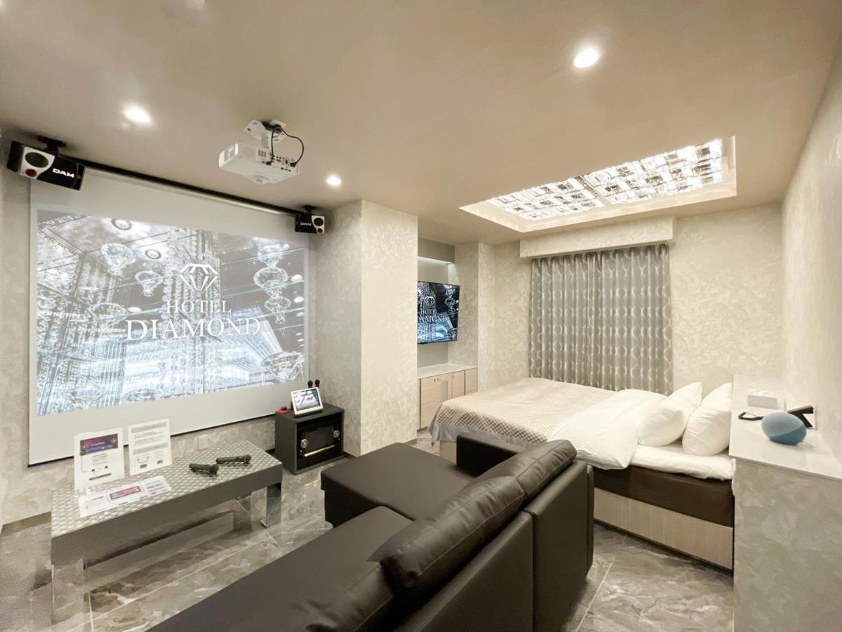 Habitación con cama extragrande.
